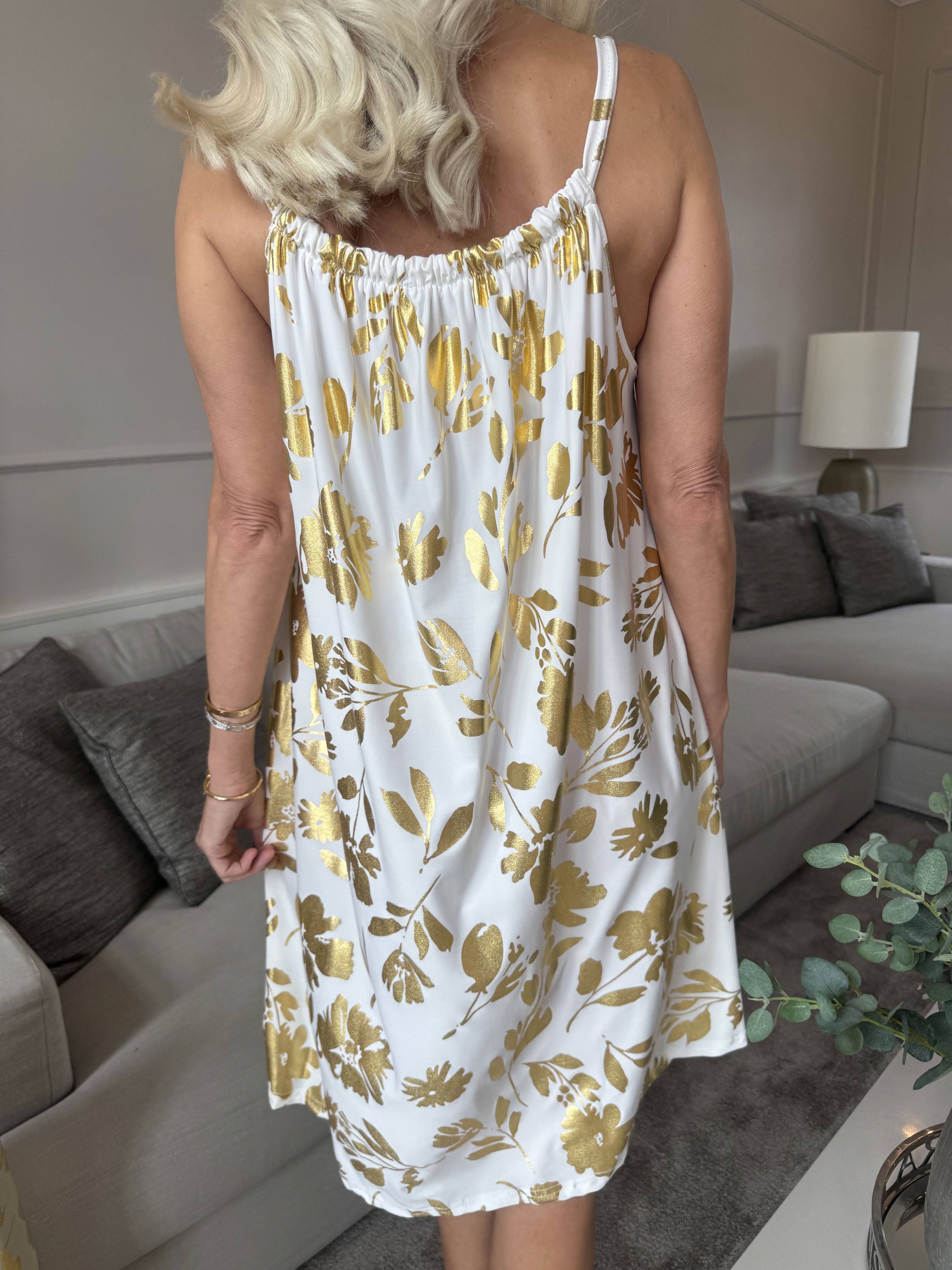 SunLove Gold Flower - Elastisk stropkjole med store guldblade